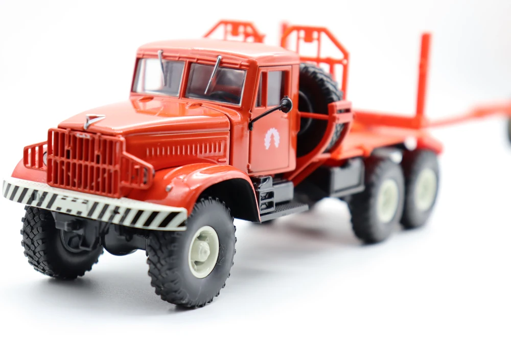 NEW 1/43 KRAZ-214L Tractor with Trailer Timber Carrying Vessel Truck Long Vehicle Diecast Alloy toys For Collection Gift