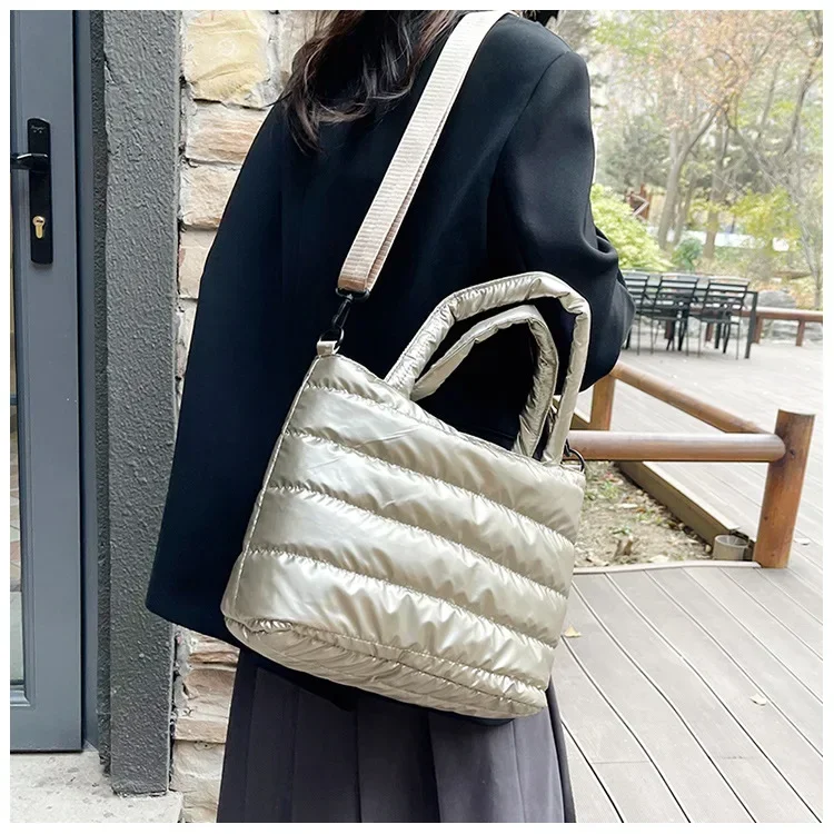 Modische Tragetasche, große Kapazität, mit Baumwolle gepolsterte Tasche, wasserdicht, tragbar, warmhaltende Handtasche, gesteppt, einfarbig, für Freizeit und Winter – Detail 13
