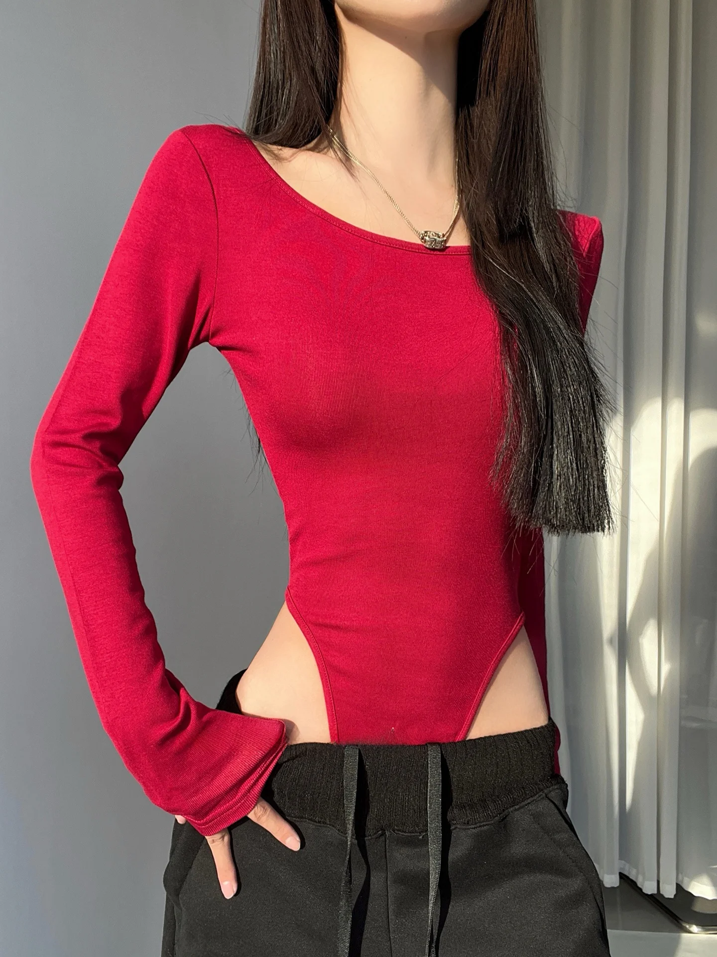 

Red American Sle Long Sve Cross Ba T-irt Slim Fit One oulder Top for Women Spring New Arrival MianCun Brand