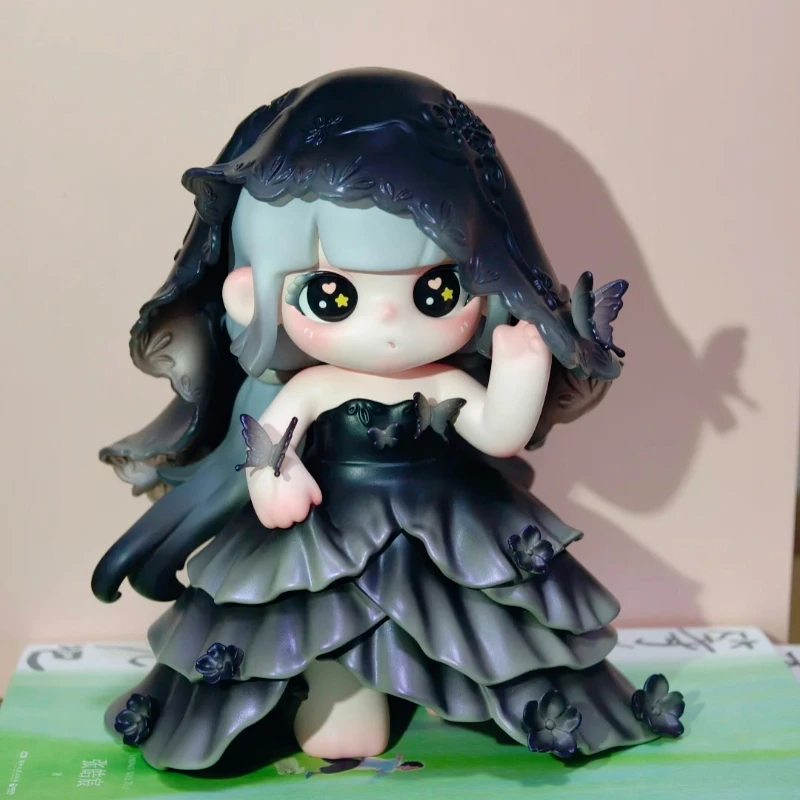 

Liita Collection DORA E-girl Gamer Figure Futuristic Feeling Toy Cool Color Decoration Kitty Ear Designer Doll for Collection