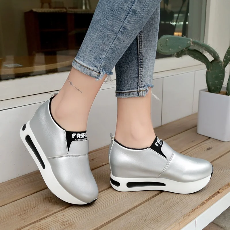 Modne buty damskie sneakersy wiosna jesień kobiety Pu płaskie buty z grubą podeszwą Slip on Boots Casual platforma zwiększ buty