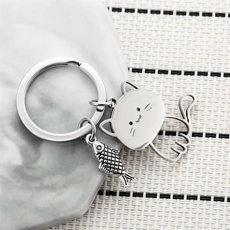 Llavero de acero inoxidable con diseño de gato y pez para mujer, bonito llavero de gatito de dibujos animados, colgante para bolso de hombre y pareja, accesorios de joyería de regalo
