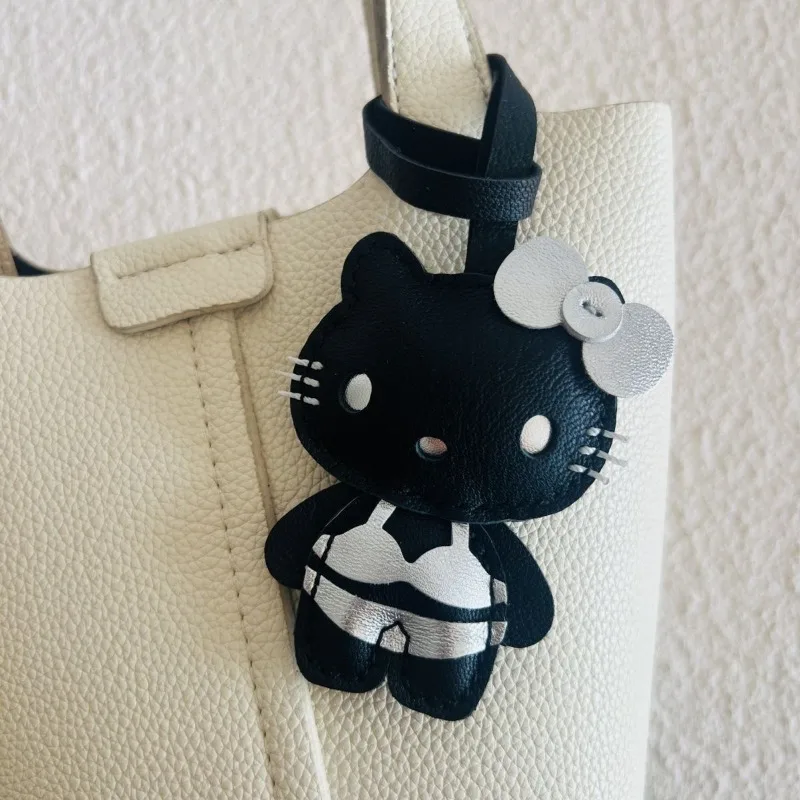 

Hello Kitty, Cute and Creative Character Decorations, Fashionable and Personalized Bags, Clothing Decorations, and Pendants