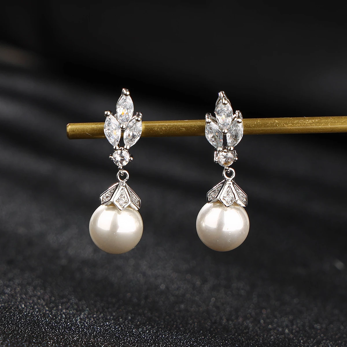 Fashion imitation pearl earrings with cubic zirconia elegant female wedding earrings