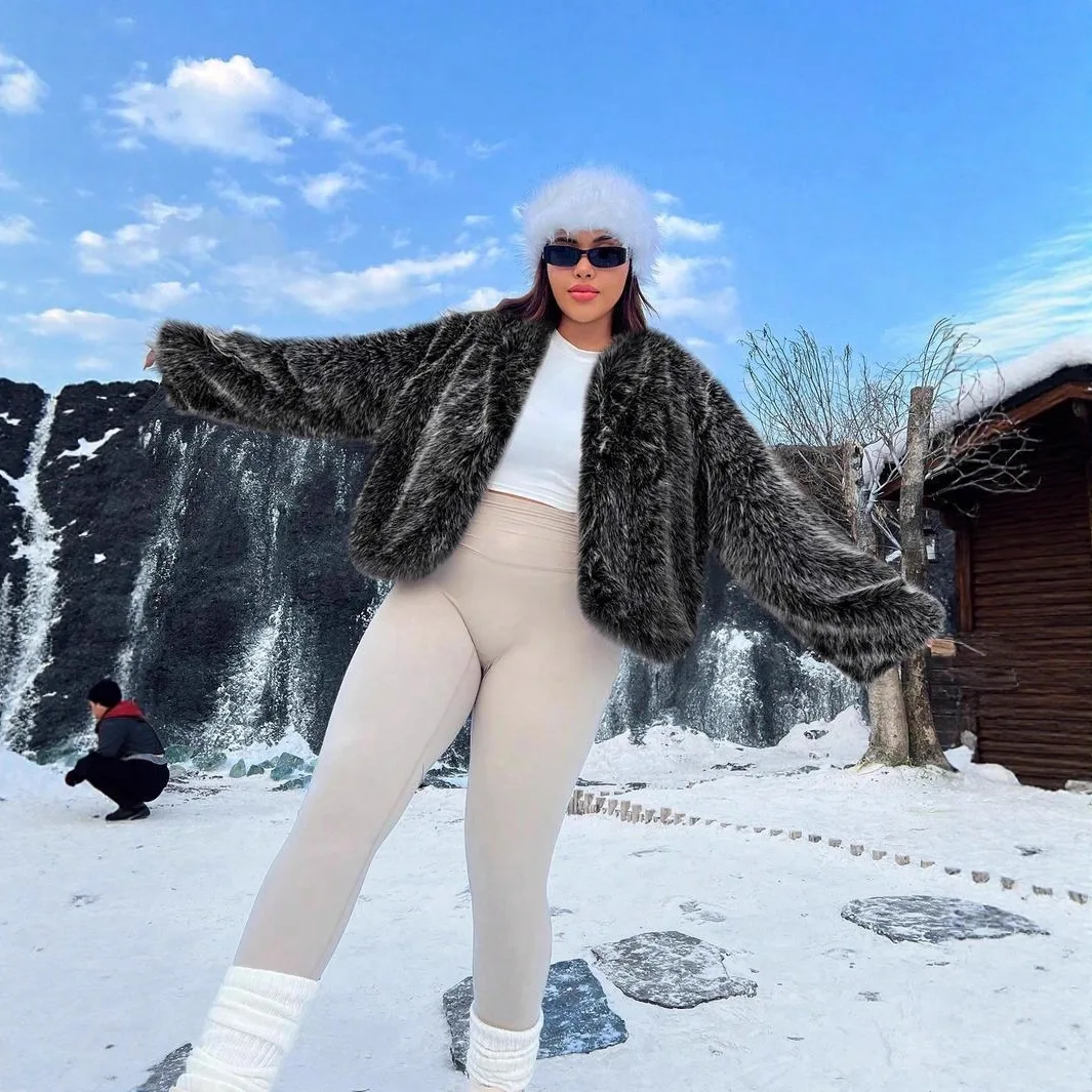 سترة نسائية شتوية من الفرو الاصطناعي لعام 2025 معطف دائري سميك دافئ منفوش معطف فرو صناعي متدرج معطف فرو ملون #1