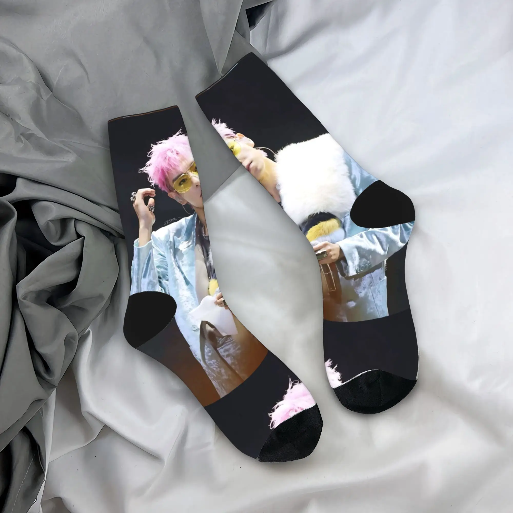 الكبار الرجال الجوارب الكورية المشاهير المغني T-TOP جوارب الربيع العصرية الدافئة جوارب ناعمة مطبوعة سكيت المضادة للانزلاق الجوارب