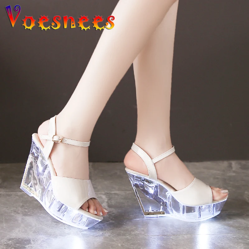 Talons hauts à l'offre elles compensées transparentes en cristal pour femmes, sandales de fête lumineuses à LED, modèles de chaussures d'été, boîte de nuit, mode, nouveau, 10.5cm