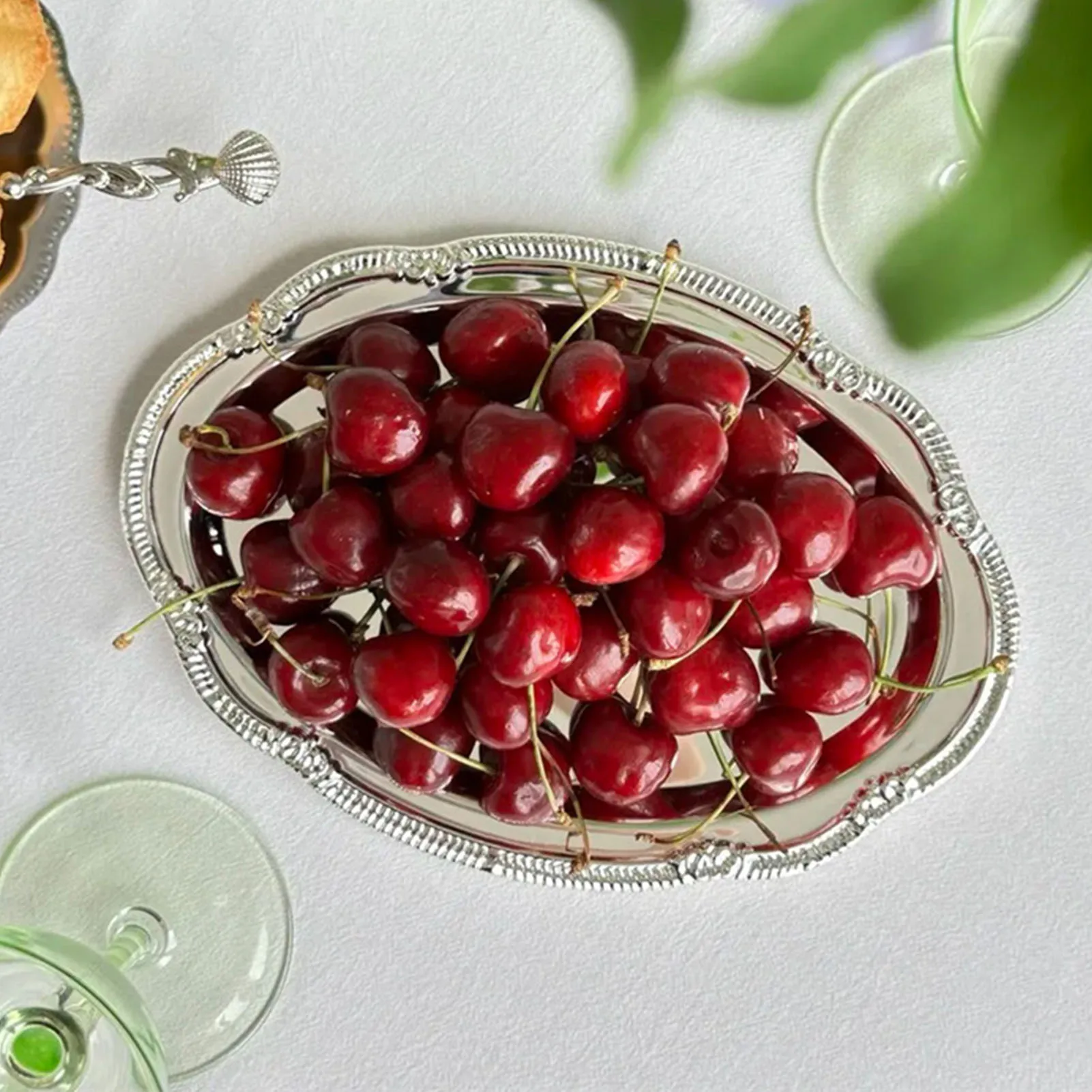 Silver Serving Tray Stainless Steel Oval Mirror Elegant Vintage Decorative Appetizer Platter for Buffet Wedding Party Jewelry