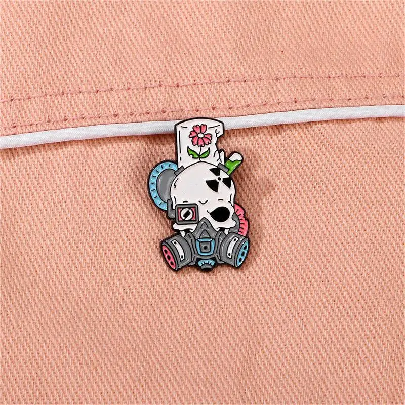 Punk Skull Enamel Brooch Creative Halloween Sense Of Technology Gas Mask Lapel Pin Badge Backpack Clothing Hat Accessories