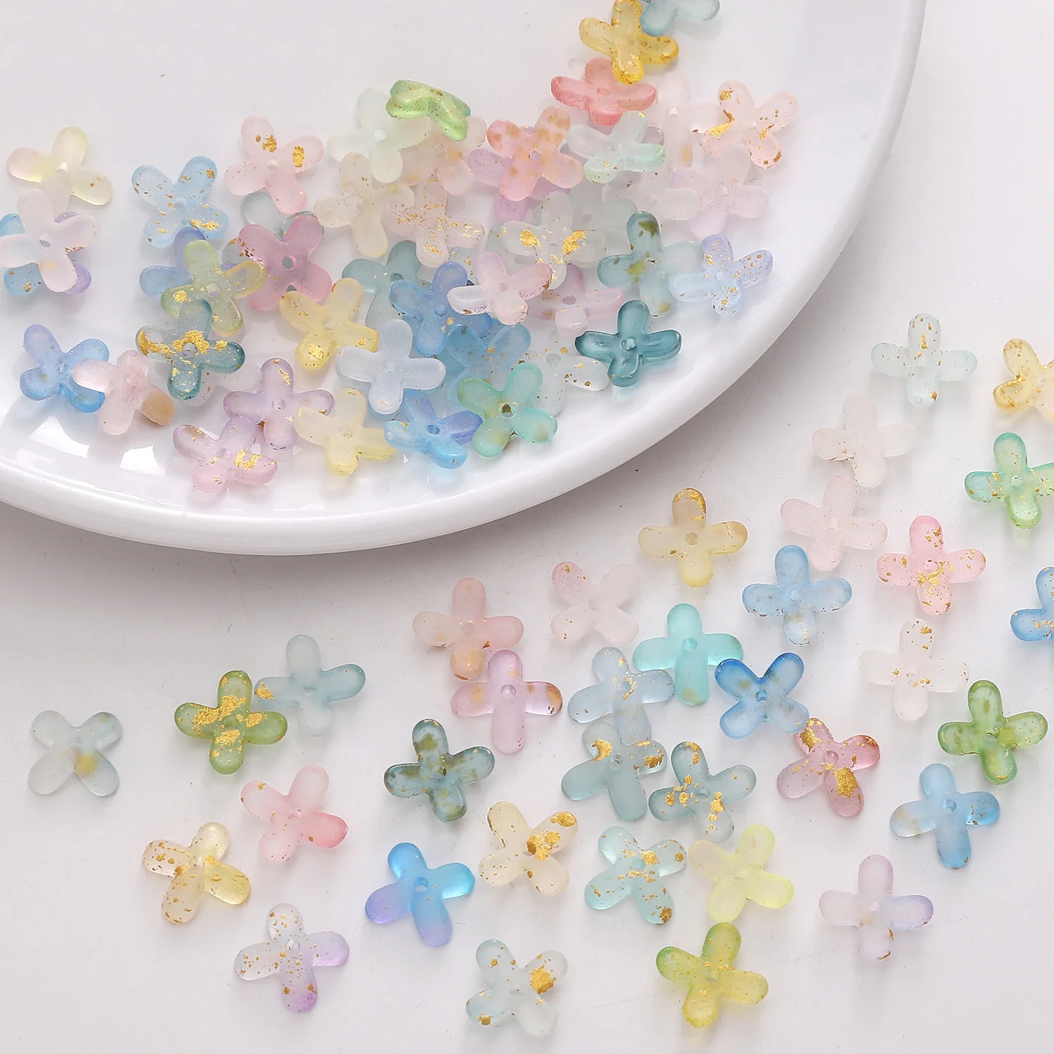 10/50g Acryl-Perlen mit 4 Blütenblättern in verschiedenen Farben, lose Abstandsperlen für DIY-Schmuckherstellung von Halsketten, Armbändern und Accessoires – Detail 1