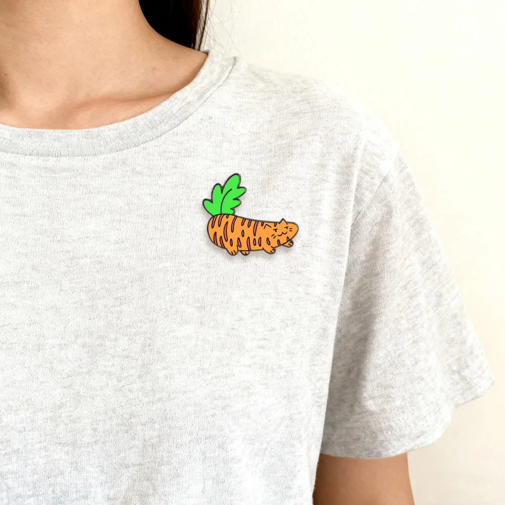 Carrot cat enamel brooch creative vegetable tabby cat lapel pin fun badge bag clothing accessoriesH0201
