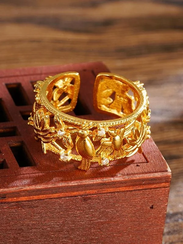 

Retro Court Style Hollow Sand Gold Ring Floral And Bird Design Women's Fashionable Ring Does Not Fade Easy to Match Jewelry