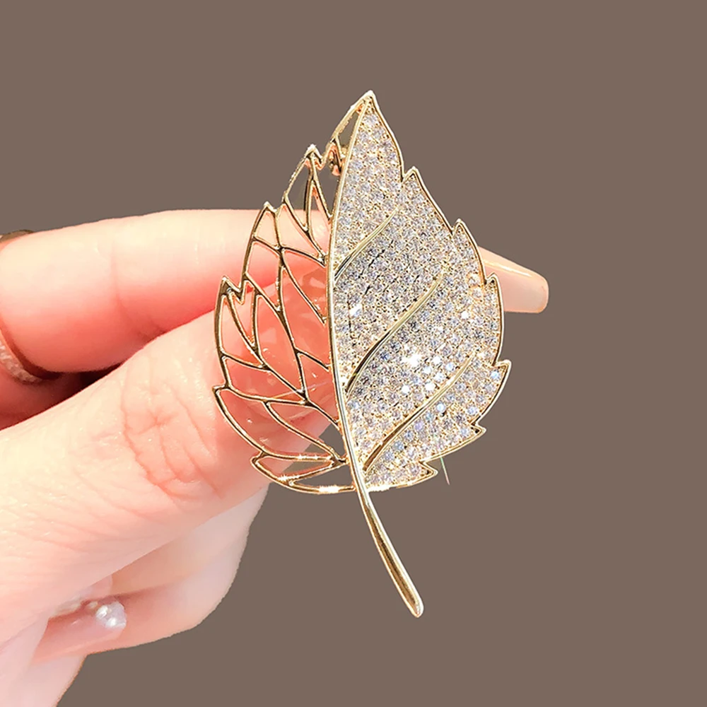 Elegant Gold Color Hollow Rhinestone Leaves Brooch Shiny CZ Women\'s Brooches Metal Pins Party Badge Jewelry Gifts