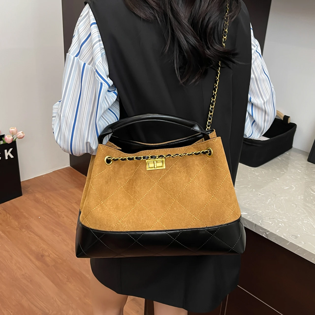

Stylish Minimalist Unique Leisure Business Clutch Bag Elegant Leather Classic Designer Paris Fashion