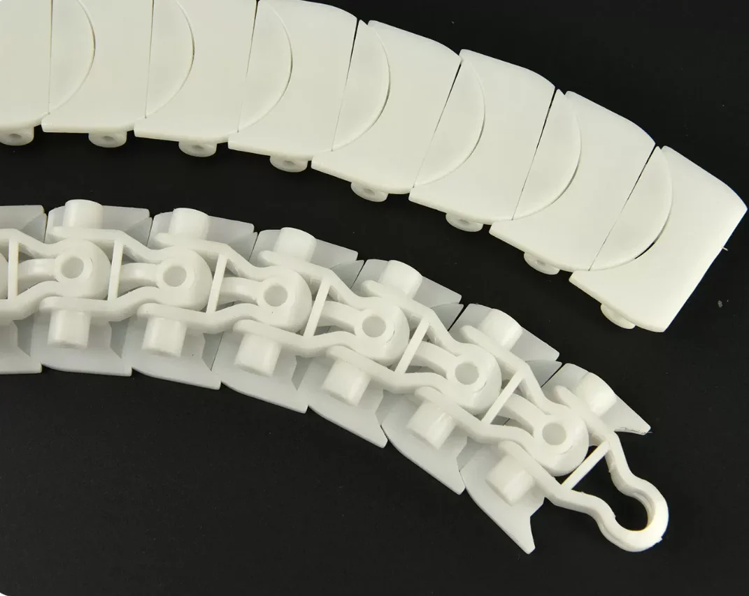 

Width:43mm Crescent-shaped seamless flexible plate chain for white dairy product conveying