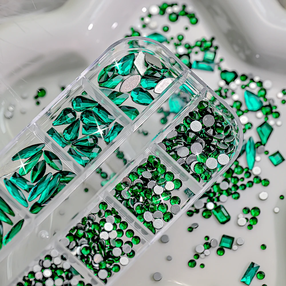 1Box 3D Green Christmas Style Nail Art Charms Flat Round Rhinestone & Large Shapes Nail Rhinestones Nail Art Supplies Decoration