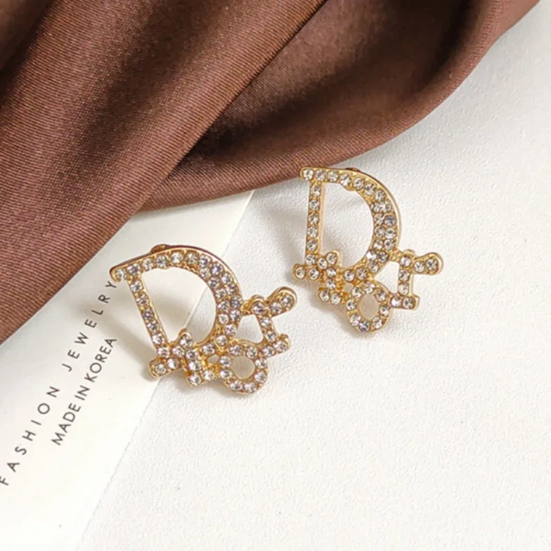 

European and American Style Letter Earrings Female Exquisite Simple Personality Earrings Sweet and Lovely Earrings for Women