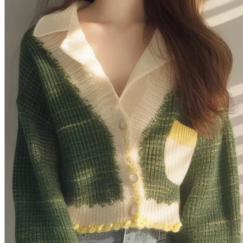 

Large Size Autumn and Winter Korean V-neck Contrast Color Long-sleeved Knitted Cardigan Women's Loose Short Sweater Jacket