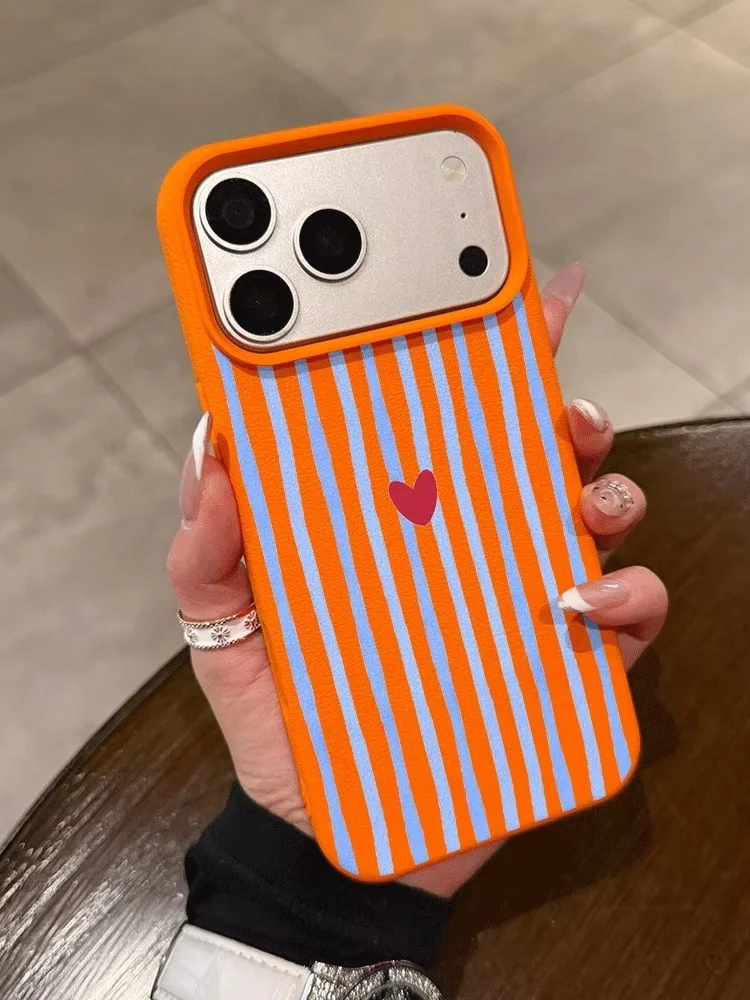 Etui na telefon z pionowymi paskami i sercami do iPhone 18 17 16 15 14 13 12 11 Pro Max 16 15 14 Plus 17 16 Pro 17Air, silikonowe, matowe. — 2