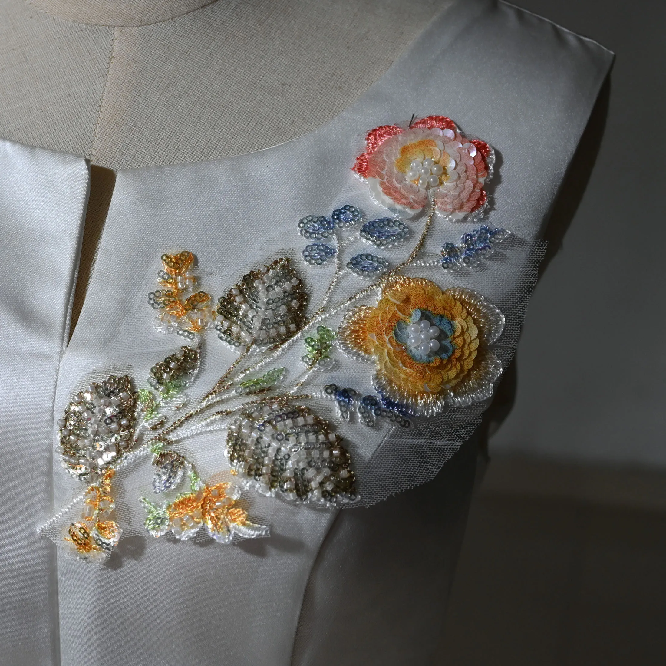 Luxuriöse Perlen-Pailletten-Stickerei-Spitzenapplikationen für Hochzeitskleider, Perlen-Spitzenapplikationen, Stickerei-Spitzenaufnäher, Kleidungsapplikationen