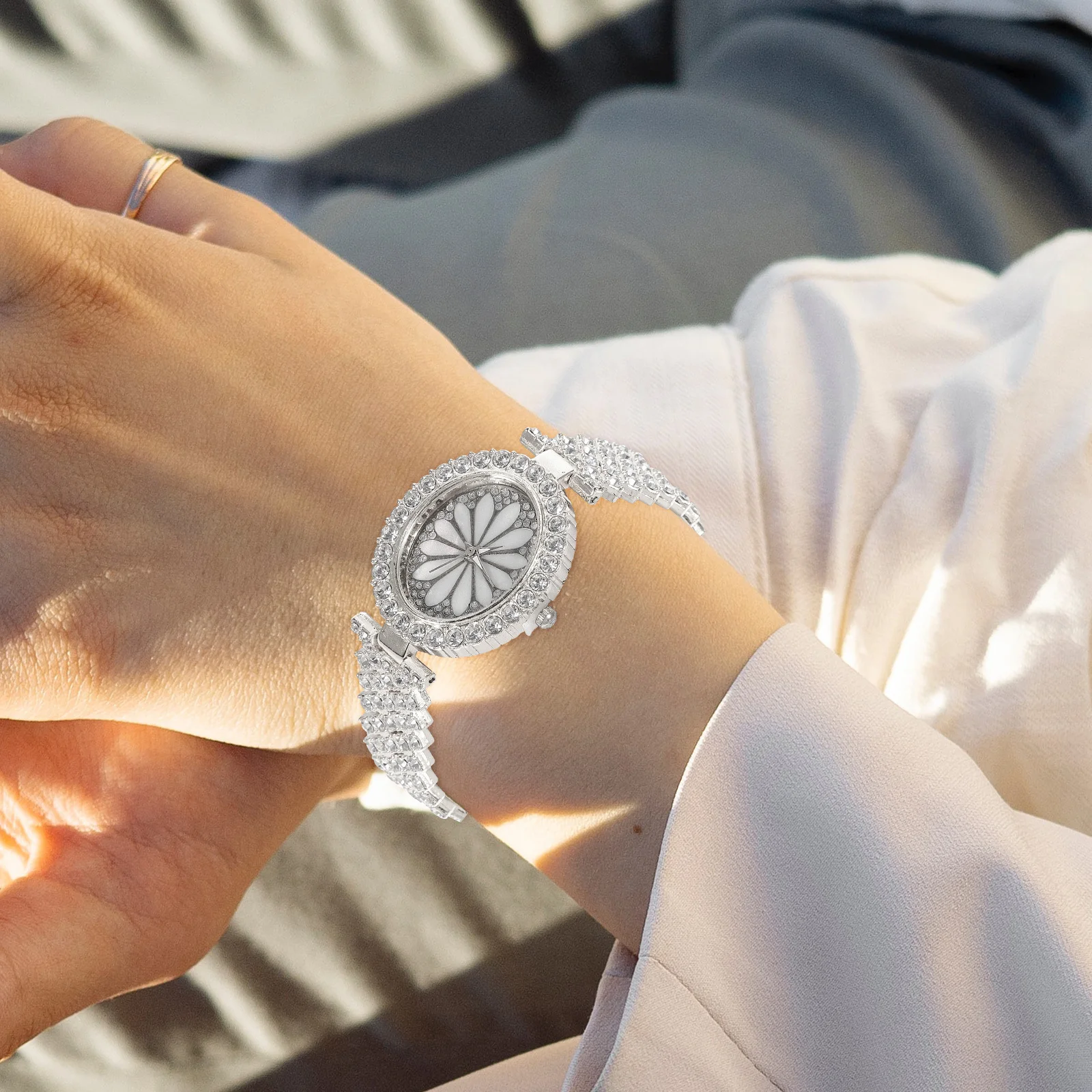 Women Watch Rhinestone Embellished Lightweight Elegant Casual Wristwatch Stylish Female Fashion Decor Adjustable Strap Quartz