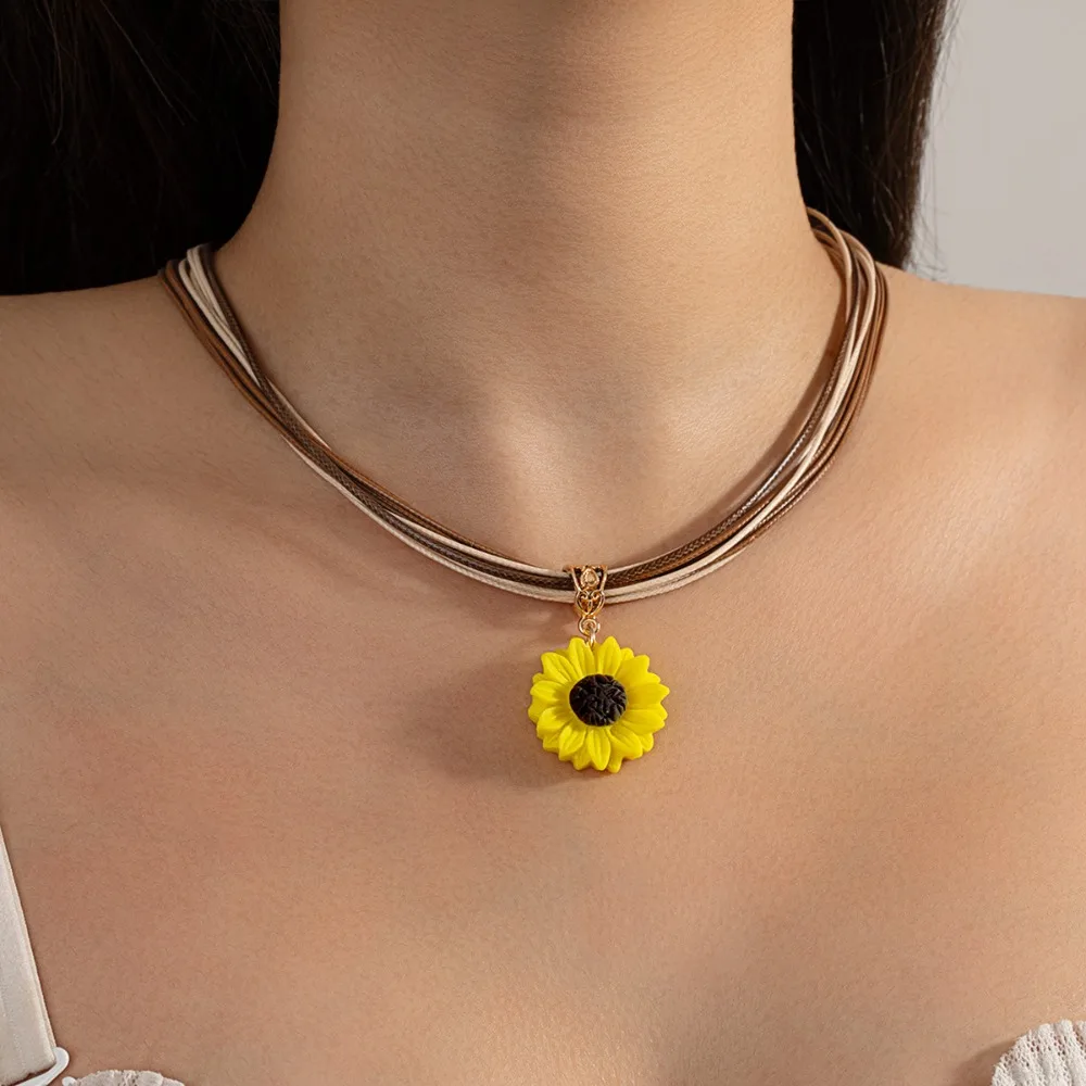 Bohemian Ethnic Style Adjustable Black Velvet Cloth Sunflower Pendant Choker Necklace for Women Summer Picnic Shooting Jewelry