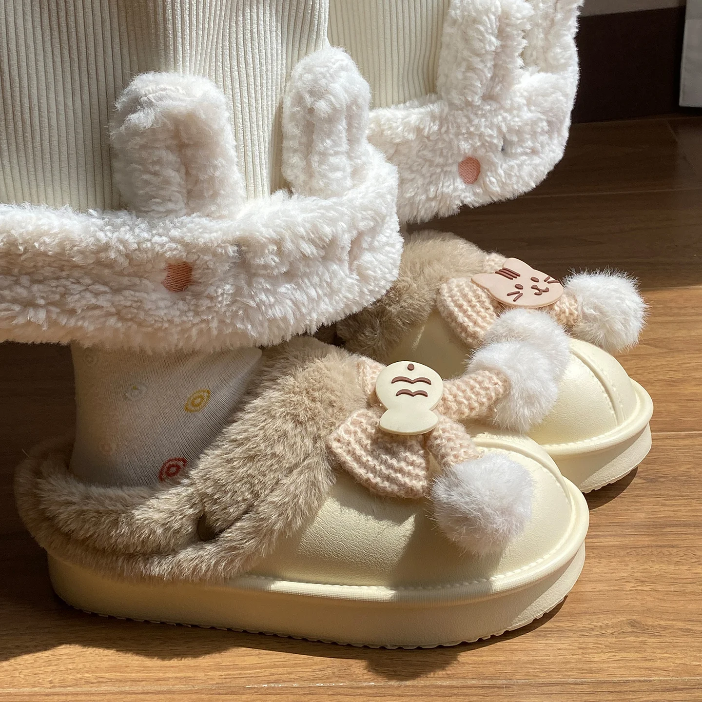 

Зимние новые модные теплые домашние тапочки с бантом, женские домашние шлепанцы на мягкой подошве, пара классических цветных уютных сандалий, напольная меховая обувь