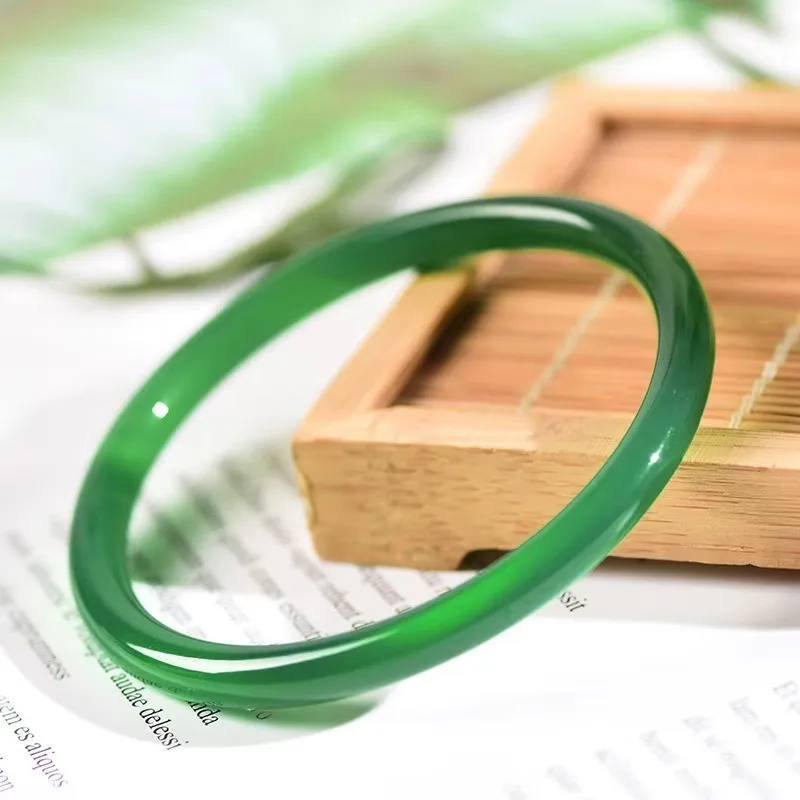 

Natural Green Chalcedony Hand Carved Thin Round Bracelet Fashion Boutique Jewelry Trend Women's Green Agate Bracelet