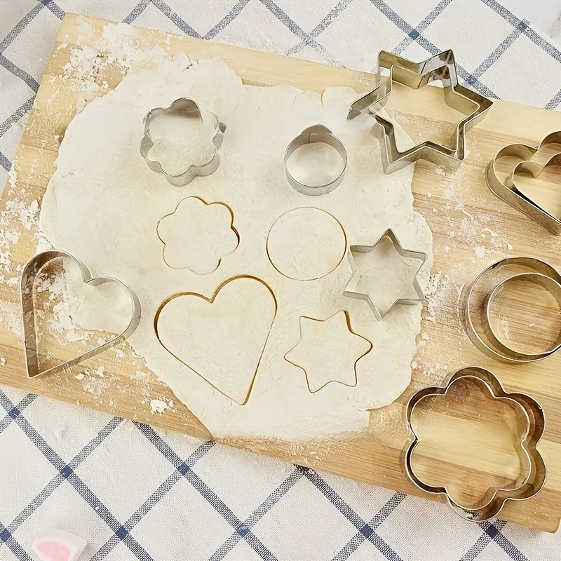 12 Piece Set of Stainless Steel Biscuit Cutting Molds, Baking Molds, Kitchenware Tools, Clay Molds, Hearts, Stars, Flowers, CIRC