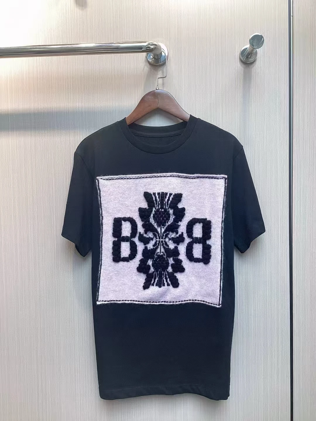 تي شيرت جديد موديل 2025 برقبة دائرية ومطرز بنمط مزاجي للتنقل بأكمام قصيرة #6