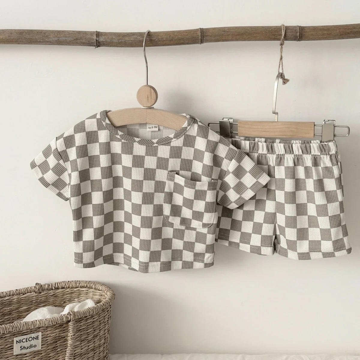 

Летний комплект из 2 предметов для младенцев: топ с короткими рукавами и круглым вырезом и шорты, подходит для детей от 0 до 3 лет.