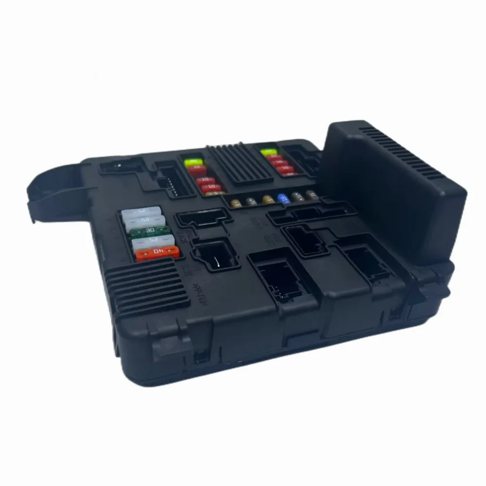 Brand New Engine Fuse Box 8200306032 8200306033 5118399300 8200262385 for Renault Megane II Scenic
