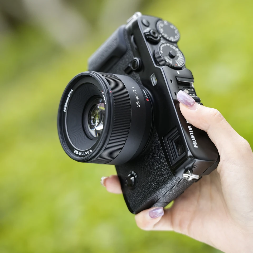 7Artisans AF 35 mm F1.4 APS-C Autofokus-Objektiv mit großer Blende für Fujifilm XF-Kamera X-M5 X-T5 X-M50 X100VI Porträtaufnahmen