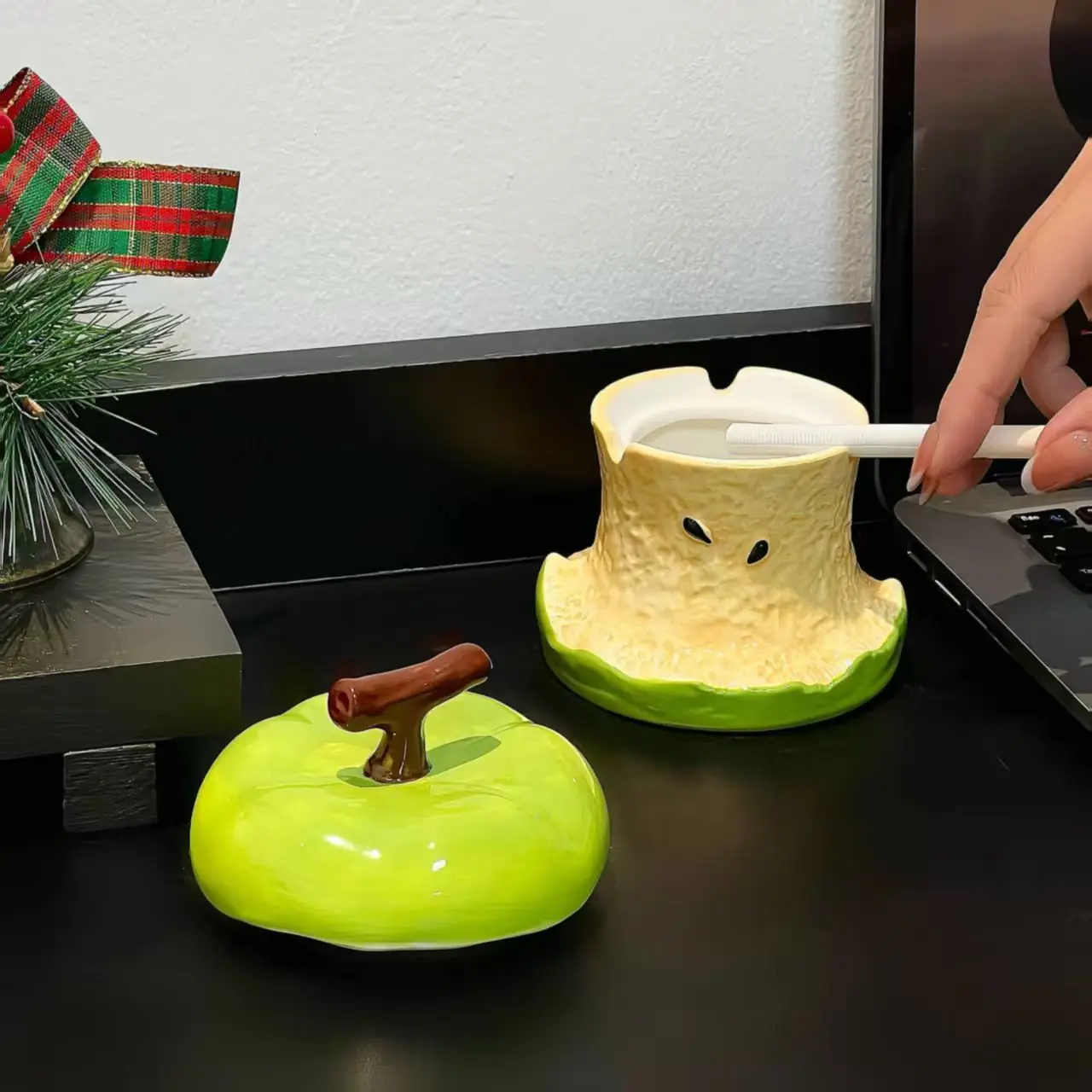 Creative Apple Core Shape Ceramic Ashtray Home Use Living Room Tabletop Fly Ash Prevention Ashtray Cute Funny Ornaments