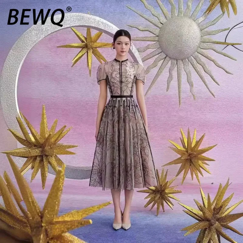 BEWQ แฟชั่นผู้หญิงชุดเดรสหรูหรา O-คอแขนสั้นลูกไม้เย็บปะติดปะต่อกันเย็บปักถักร้อยเอวชุดราตรี 2025 ฤดูใบไม้ร่วงใหม่