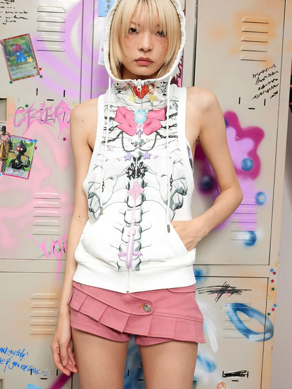 

Graffiti Print Hooded Vest American Style Sweet Edgy Fit Bow Skull Pattern Scumbro Aesthetic 2025 Hip Hop Fashion Top