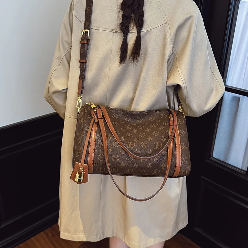 

Сумка через плечо с монограммой 2025 года, просторная женская сумка через плечо, классическая пригородная сумка, универсальная сумка «день-ночь», текстурированная