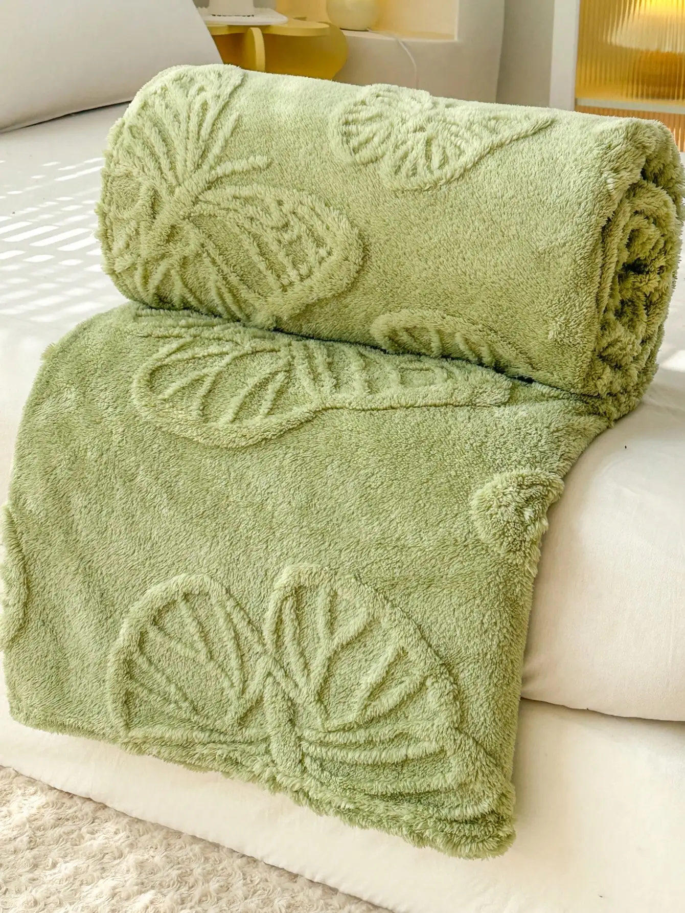 

Minimalist Butterfly Jacquard Faux Long Plush Lamb Wool Blanket Soft And Warm Can Be Used As Bedspread Or Shawl