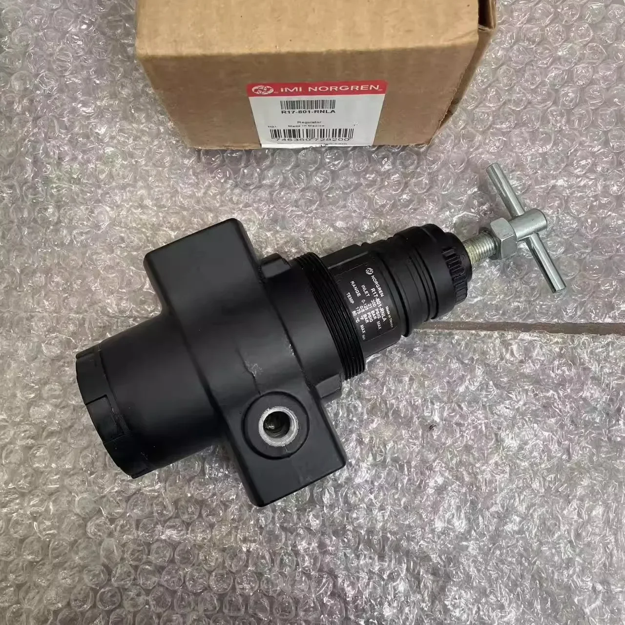 R17-801-RNLA, Norgren, Pressure Reducing Valve 1 'NPT Thread