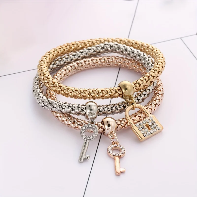 Set of 3 stackable bracelets with lock and key-shaped pendants, elastic bracelets suitable for women's jewelry