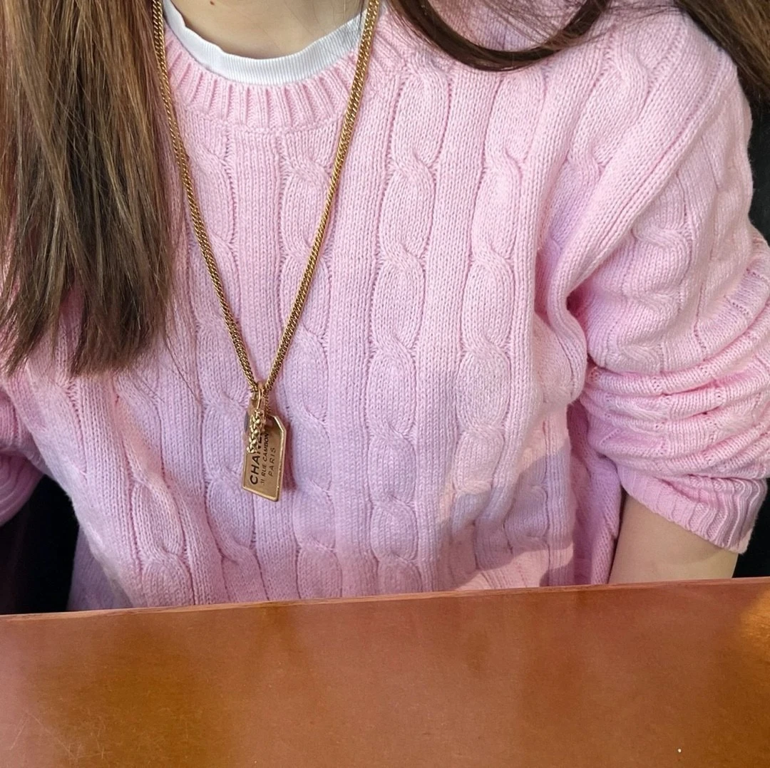 Gezellige kabelgebreide trui 2026, katoenen top met ponyborduurwerk voor dames, zachte trui met ronde hals en lange mouwen, casual blouse met ontspannen pasvorm ​