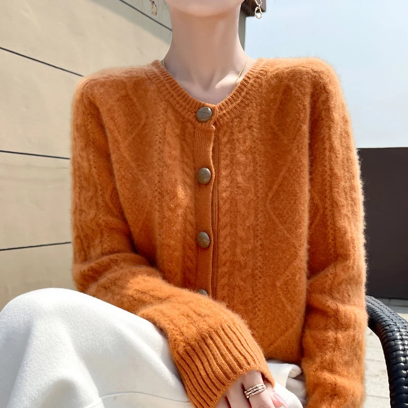 New long-sleeved women\'s sweater cashmere knitted in autumn and winter 100% merino wool O-neck cardigan thickened fashion coat.