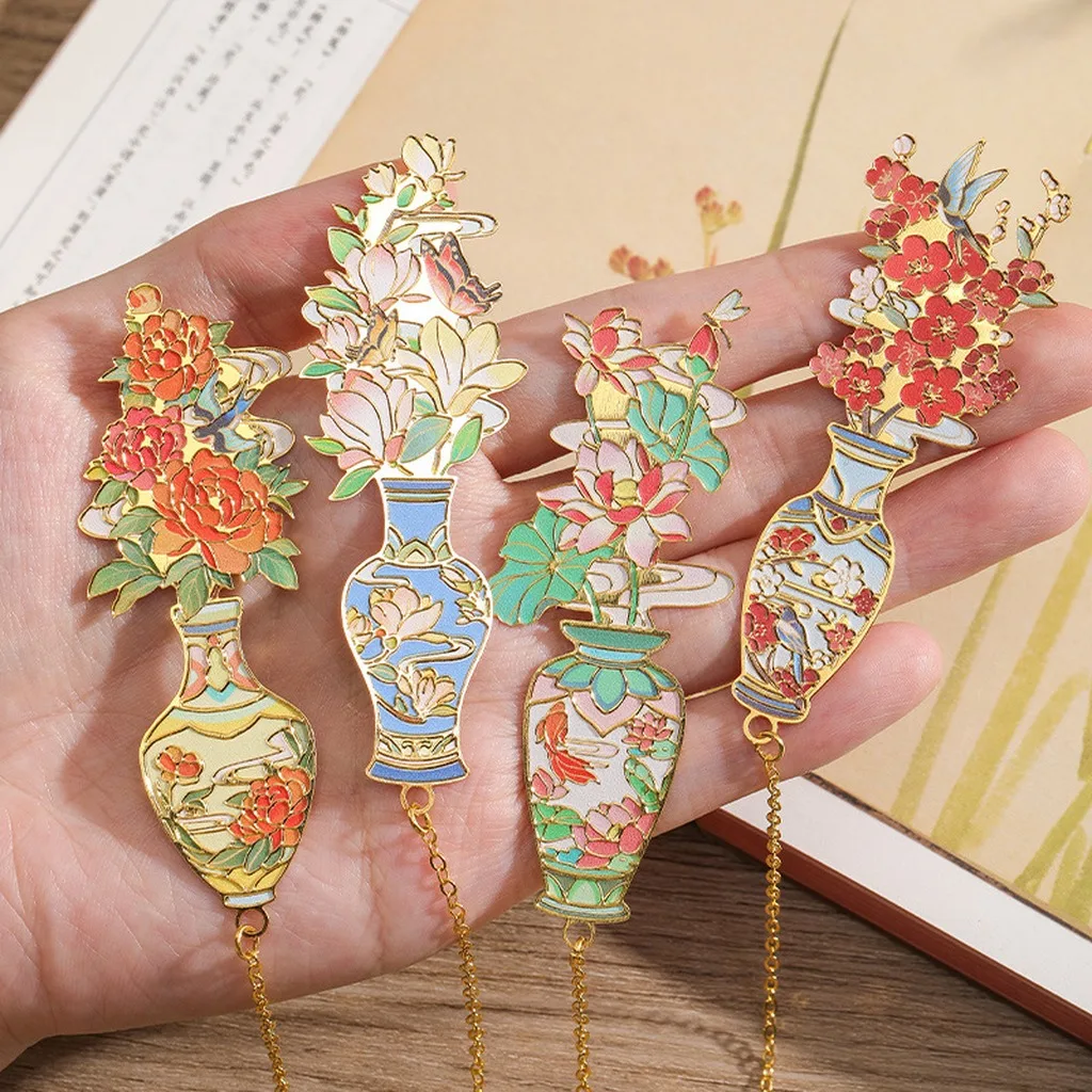 Retro Floral Vase Metal Bookmark Hollow Bronzing Bookmark With Chain For Book Club Reader Writers Book Lovers Students