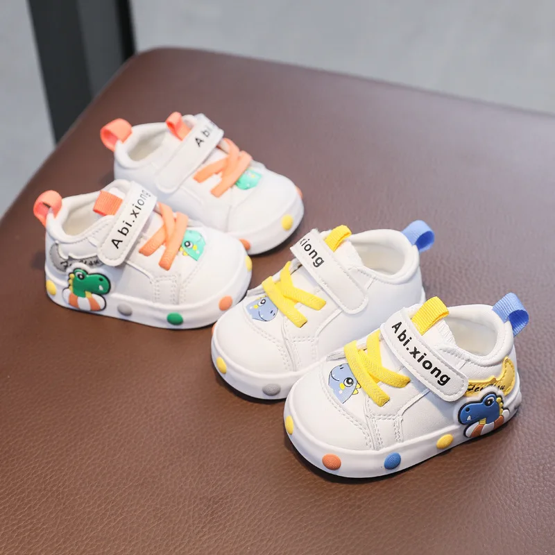 Zapatillas 2023 Sneakers autunnali scarpe da passeggio per bambini articoli per bambini traspiranti suola morbida scarpe da cartone animato Anime