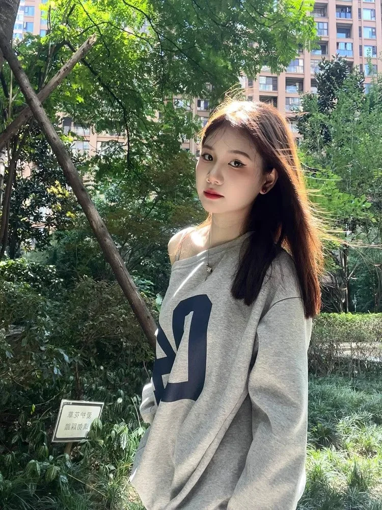 Jesienna nowa damska bluza w jednolitym kolorze, luźna moda uliczna, skośny kołnierzyk, z długim rękawem i nadrukiem dla kobiet