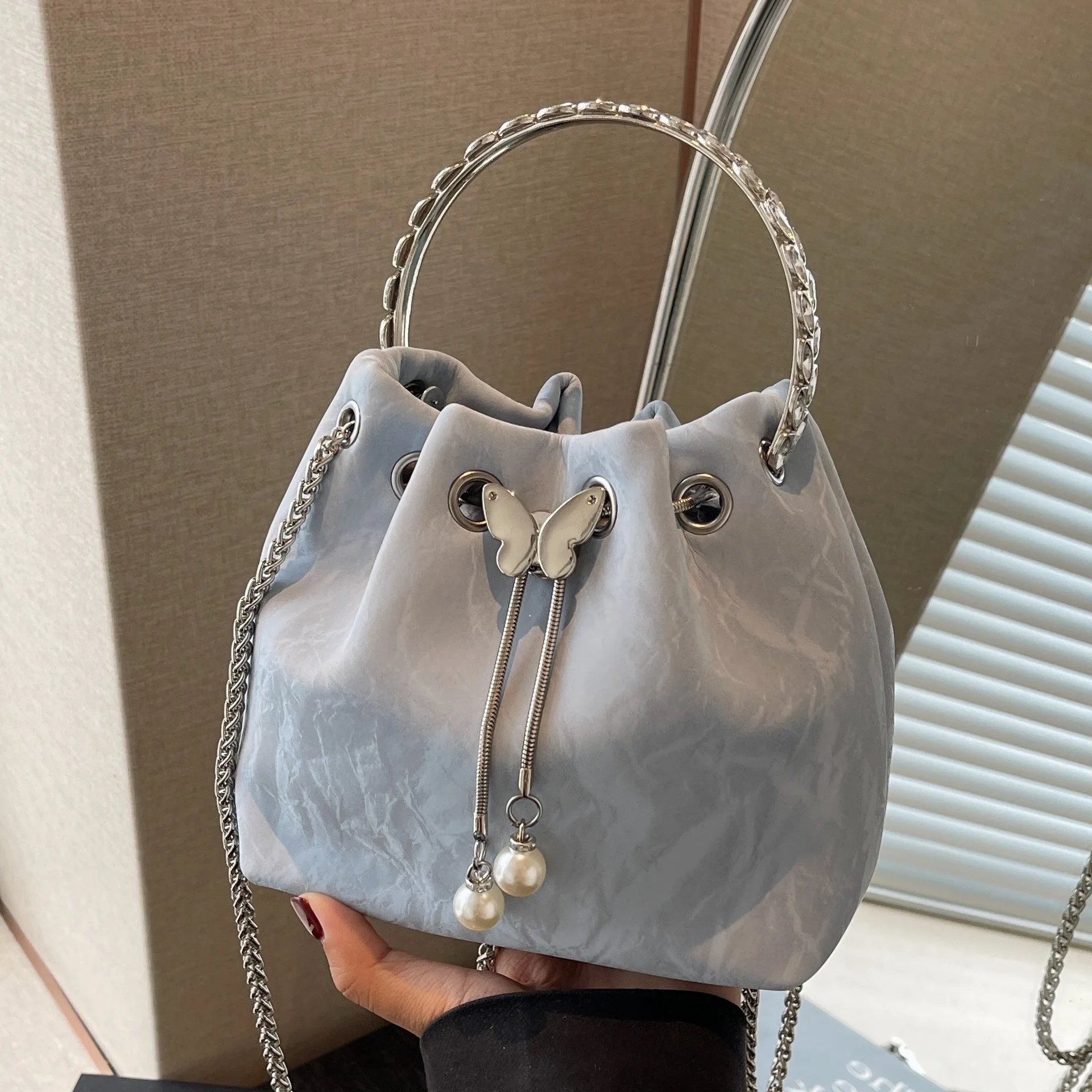 

2025 Chic Chain Bucket Bag for Women Minimalist Shoulder Crossbody Purse Fashionable Handbag