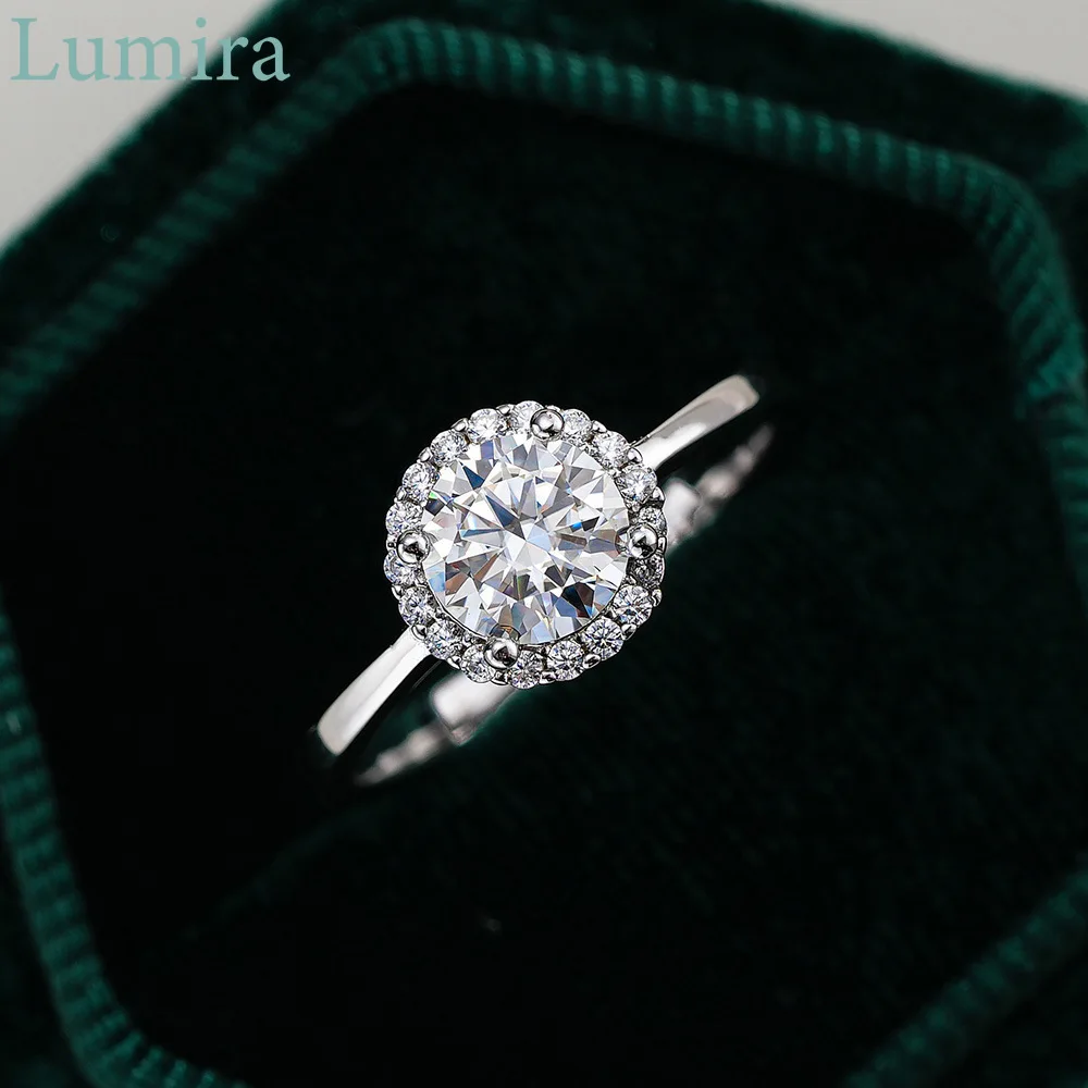 

Женское кольцо Lumira с четырьмя зубцами, круглое платиновое кольцо PT950, 1 карат, цвет D, роскошный кластерный комплект, обручальное кольцо с муассанитом
