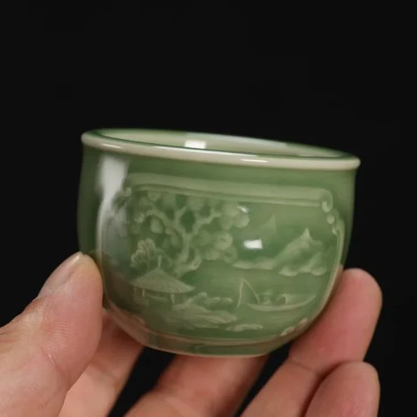 

Longquan Celadon Younger Brother Kiln Plum Green Engraved Opening Window Landscape Figure Tea Cup Owner Cup Wu Guohua Handmade