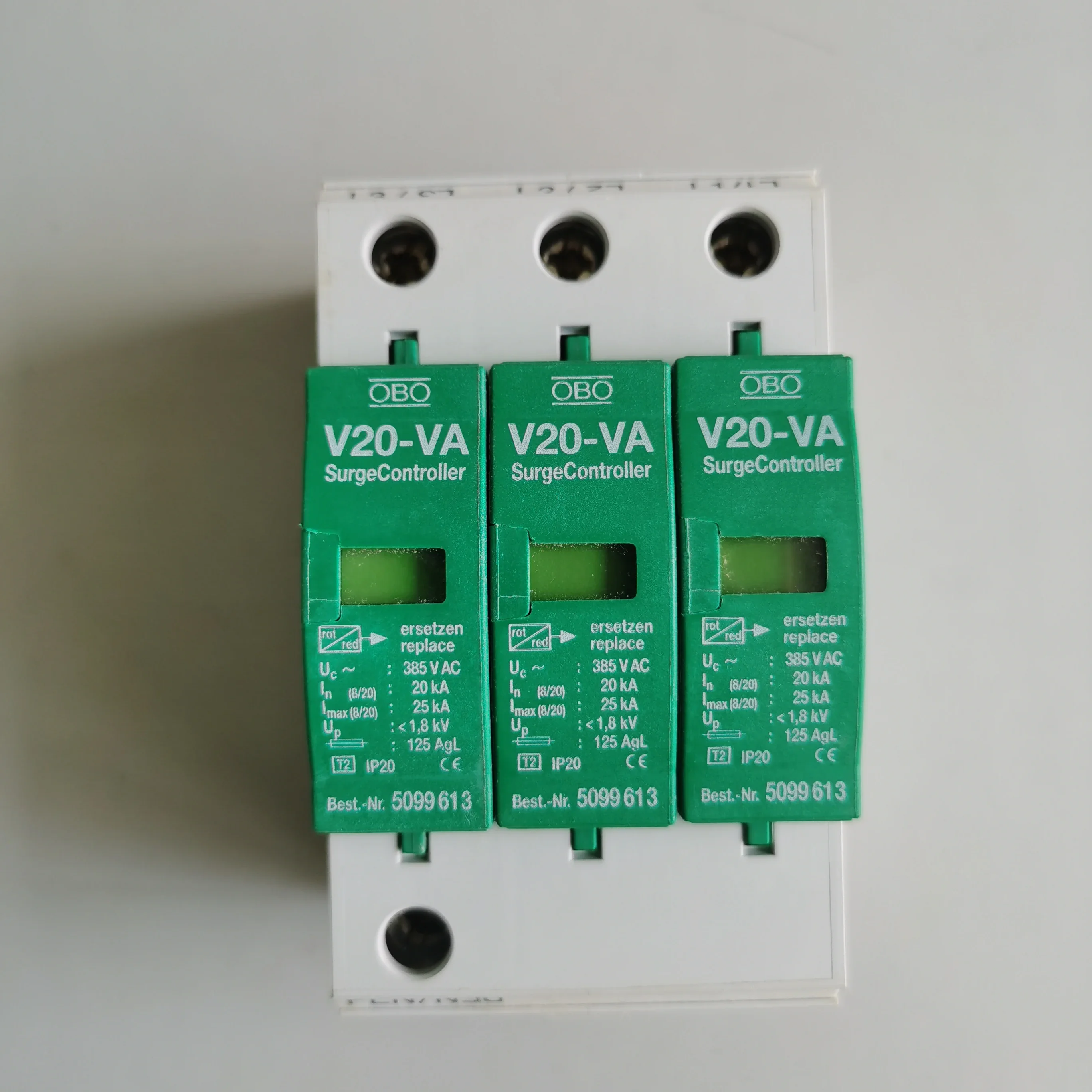 

2025.4 Germany OBO Opel Lightning Arrester 5094510 Surge Protector V25-B+C 3+NPE-FS Original Promotion