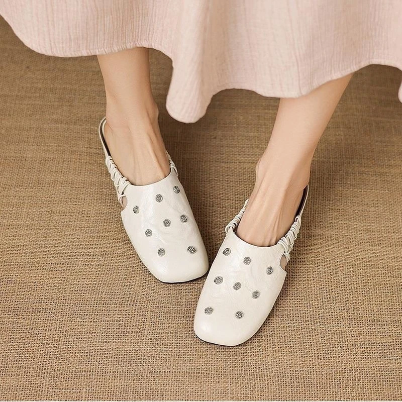 Mit Strass besetzte Mules-Schuhe für Damen, ausgeschnittene, geraffte Slip-On-Flats, Damen-Slipper mit quadratischer Spitze aus Kunstleder, Damenschuhe für das Büro – Detail 11